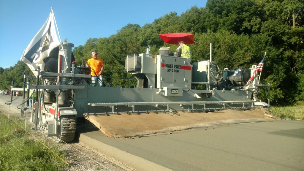 sf-2700 slipform paver paving road
