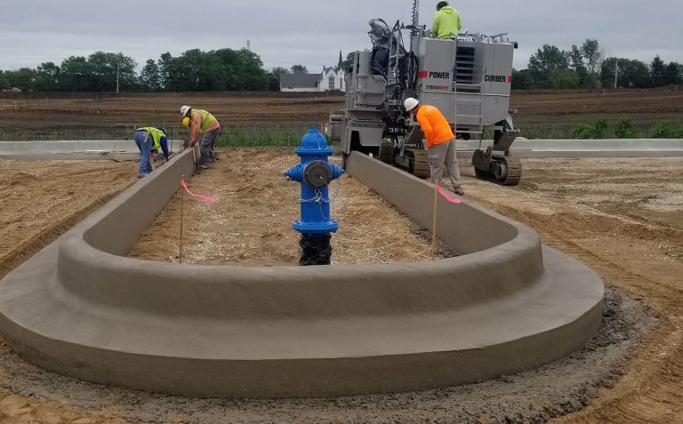 Power Curber 5700-D pouring a tight radius stringlessly