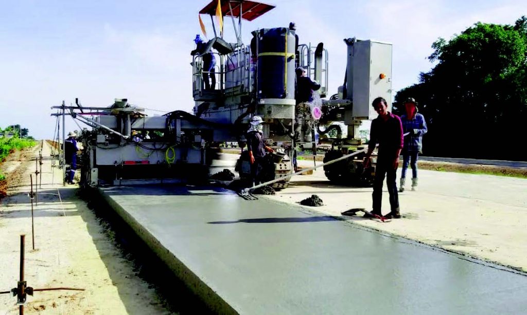A 7700 paving a 2.5 meter (eight-foot) wide shoulder in the offset position.