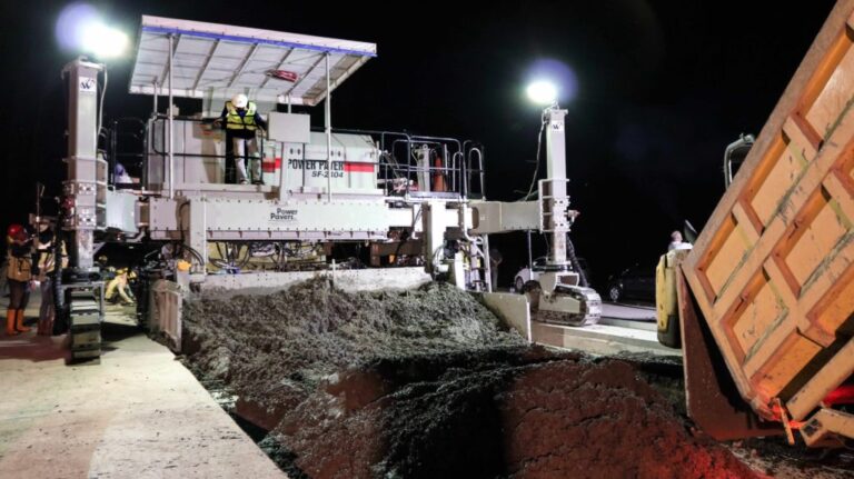 sf-2404-slipform-paver-paving-road-min